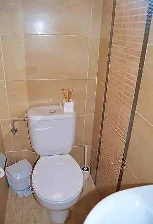 Spacious With 4 Bedrooms Lejlighed *